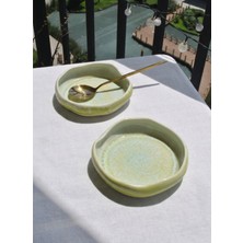 Qualitev 2 Adet Yeşil Porselen Kıvrımlı Mini Fırın Kabı 14 cm Küçük Boy Sunum Tabak Meze Salata Tabağı Asimetrik