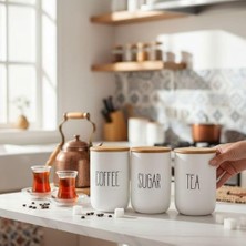 3'lü Bambu Kapaklı Seramik Kavanoz Seti - Vakumlu Çay Şeker Kahve Saklama Kabı - Coffee Sugar Tea Yazılı Beyaz Baharatlık (700 Ml)