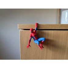Renibo Spider-Man Raf Kenarı Tutunan Figür | 3D Üretim Dekoratif Örümcek Adam Obje ve Süs