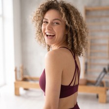 Womenmade Kadın Vişne Bordo Renk Çapraz Sırtlı Dikişsiz Seamless Büstiyer ve Push Up Toparlayıcı Spor Tayt Takımı