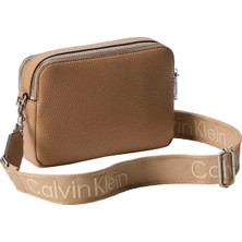 Calvin Klein Bej Kadın Çapraz Çanta Webbıng 2x Strap Camera Bag