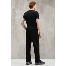 TeknoKapsül Siyah Eşofman Modelleri: Regular Fit ve Yumuşak Kumaş Seçenekleri