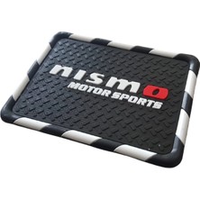 Mikasso Kaydırmaz Silikonlu Ped Araç Göğüs Torpido Ev Ofis Çok Amaçlı Nısmo Motor Damalı Desen 18 cm X13,5CM