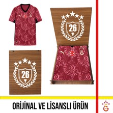 Galatasaray Lisanslı Puma 2025-2026 Bordo Alternatif Forma 26 Şampiyonluk Ahşap Kutulu 77981303