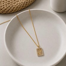 Eos Kolektif Gül Motifli Zirkon Çerçeveli Dikdörtgen Gold Kolye