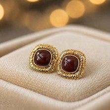 Eos Kolektif Bordo Taşlı Vintage Gold Dokulu Küpe