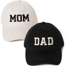 Nome Studio Nakışlı Açık Bej Siyah Mom Dad Anne Baba Şapka 2li Paket Yıkamalı Kumaşlı ve Yazı Nakışlı Şapka Pamuklu Siperlikli Ayarlı Şapka Günlük Tarz Eğlenceli Kep