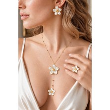 Invictus Design Kadın Gold Beyaz Ekru Sedefli Çiçek Figürlü Mineli Y Model Kolye & Ayarlanabilir Yüzük & Küpe 3'lü Set