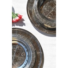 Qualitev 2 Kişilik 4 Parça Paslanmaz Çelik Etnik Desenli Yemek Seti Sunum Tabağı ve Yemek Tabağı