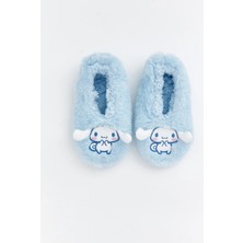 Lc Waikiki Yeni Sezon Cinnamoroll Nakışlı Kaydırmaz Tabanlı Kız Çocuk Ev Çorabı