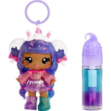 Toyfest Yummiland Carly Cakepop Bebeği ve Dudak Parlatıcısı Gizemli Renk Serisi