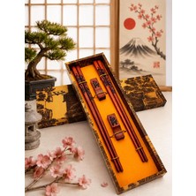 AKS Valkyrie Doğal Ahşap Yemek Çubuğu Seti 2 Çift – Ejderha Desenli Çubuk Tutacaklı Kutulu 22,9 cm Chopstick Seti