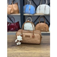 V'SHINE Model 3111 - Kapitone Detaylı ve Charmlı El ve Omuz Çantası - (Camel Taba)