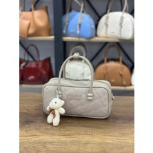 V'SHINE Model 3111 - Kapitone Detaylı ve Charmlı El ve Omuz Çantası - (Bej)