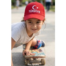 PIECE SIGNATURE Çocuklar Için, %100 Pamuk, Kırmızı ve Beyaz Türkiye Şapkası – Ay Yıldız Nakışlı Kep ( 7-10 Yaş )