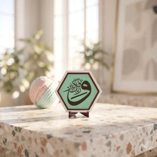 Miawiki Kaligrafik ve Rabbeke Fe Kebbir Hat Sanatı Yazılı Dekoratif Parça, Yaşam Alanlarına Zarafet Katan Modern Masaüstü Objesi 10X10 cm