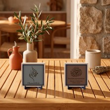 Miawiki Ofis Tezgahı ve Minimalist Kitaplık Kenarları Için Özel Olarak Tasarlanmış Deri Zeminli Şükür Hat Yazısı ve Bismillah Işlemeli Ikili Dekoratif Obje Takımı 10X10 Cm, Açık Kahve - Kül Gri