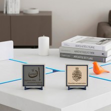 Miawiki Mat Deri Görünümlü Arka Plan Üzerinde Sabır Hat Sanatı ve Arapça Besmele Bir Arada Masa Dekoru 10X10 Cm, Pudra - Kül Gri