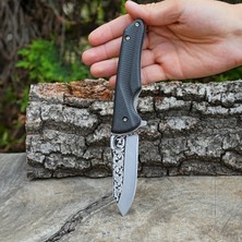 Köse Mehmet Geyik Desen Gravür Işlemeli - Katlanır Bıçak - Verzalit Sap - 21 cm