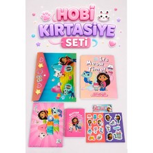 Gabby's Dollhouse x Dekomus Lisanslı Gabby’s Dollhouse Hobi Kırtasiye Seti Boyama Kitabı,Resim Defteri,Bloknot,Sticker