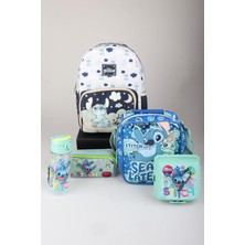 x Dekomus Lisanslı Stitch Little Dreamer Collection Tek Bölmeli Küçük Boy Anaokul,beslenme ve Kalem Çantası,beslenme Kabı ve Matara Seti