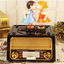 baytoptan Dans Eden Çift Müzik Kutusu