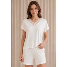 Jusmart Kadın Ekru Kısa Kollu V Yakalı Lez Dantelli Viskon Şort Takımı Cepli 2'li Alt Üst Pijama Takımı %94 Viskon %6 Elastan Örme Kumaş Ring Kalite Rahat Şık Konforlu Ev Giyim Homewear