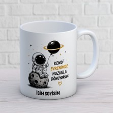Ajans 313 AJANS313 Kişiye Özel Kendi Evrenimde Huzurla Dönüyorum Kupa Bardak - Astronot & Uzay Tasarımlı Hediye