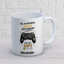 Ajans 313 AJANS313 Kişiye Özel Yaş Almıyorum Seviye Atlıyorum Kupa Bardak - Gamer & Oyun Konsolu Tasarımlı Hediye