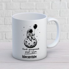 Ajans 313 AJANS313 Kişiye Özel Kendi Gezegenimde Gayet Iyiyim Kupa Bardak - Astronot & Ay Tasarımlı Hediye