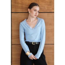 Yakası Dantel Detaylı Bluz | F2088