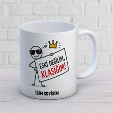 Ajans 313 AJANS313 Kişiye Özel Eski Değilim Klasiğim Kupa Bardak - Çöp Adam ve Taç Tasarımlı Komik Hediye