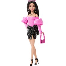 Happy Trend Barbie Deluxe Stil Bebek #13" Pembe Barbiecore Kadife Üst, Kabarık Kollu, Siyah Vinil Mini Etek, Siyah Saç, Pembe Çanta ve Güneş Gözlüğü
