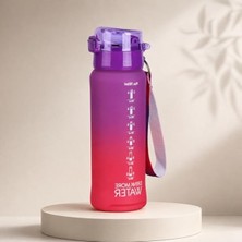 Die Grup Mor ve Pembenin Bulunduğu 700 ml Kapaklı Pipetli Spor Matara, Ipli Taşıma Askısı ile Pratik Kullan