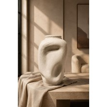 Dekomini Elara Dokulu Seramik Vazo – Modern Heykelsi Tasarım (22 × 13 Cm)
