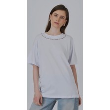 Myes Butik Beyaz Boğaz Yazılı