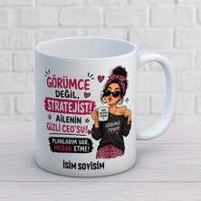 AJANS429 Kişiye Özel Görümce Tasarımlı Görümce Değil Stratejist Isimli Seramik Kupa