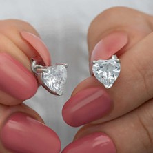 Inure Jewelry Gümüş Beyaz Kalpli Çivili Kadın Küpe