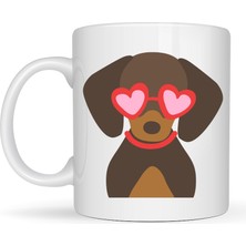 Kap Kaç Sevimli Dachshund (Sosis Köpek) Desenli Porselen Kupa Model 47 – Kalpli Gözlüklü Köpek Figürlü, Hediye Kupası