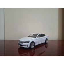 Aksoy Toys Bmw 5 Serisi G30 Işıklı Açılan Kapıları 1:24 Ölçek Metal Model Araba Beyaz Renk