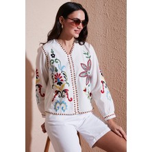 Lela Pamuklu Nakış Işlemeli Oversize Fit V Yaka Bluz Bayan Bluz 676254