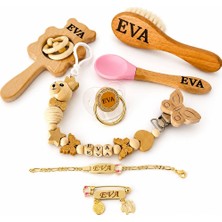 Shopfocus Kişiye Özel Isimli-Emzik 0-6 Aylık-Emzik Askısı-Ahşap Çıngırak-Bebek Saç Fırçası Keçi Kılı-Bebek Mama Kaşığı-Bebek Künyesi Bileklik Zilkonyum-Bebek Yaka Iğnesi-Anne Bebek-Yeni Doğan-Hediyelik
