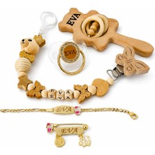 Shopfocus Kişiye Özel Isimli-Emzik 0-6 Aylık-Emzik Askısı-Ahşap Çıngırak-Bebek Künyesi Bileklik Zilkonyum-Bebek Yaka Iğnesi Zilkonyum-Anne Bebek-Hediyelik-Yeni Doğan