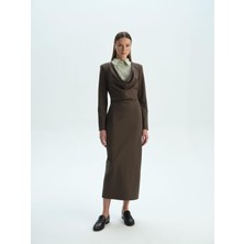Kameya Drapeli Yaka Detaylı Elbise