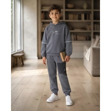 Erkek Çocuk Gri Kapüşonlu Sweatshirt ve Cep Detaylı Eşofman Altı Takım