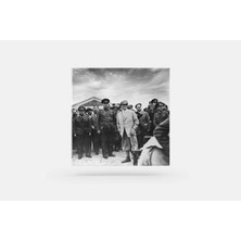 Fotolyo Atatürk Tablosu; Eskişehir'e Gelişi. Siyah - Beyaz, Kare