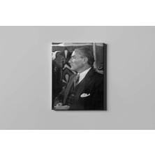 Fotolyo Atatürk Tablosu; Şık Takım Elbiseli 3. Siyah - Beyaz