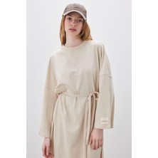 Manuka Bej Renk Oversize Uzun Elbise Düz Renk Deseni ile Konforlu Günlük Stil