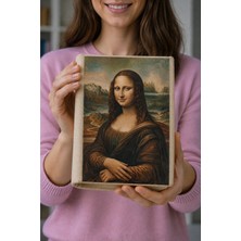 Şımartan Mona Lisa Tasarımlı Sanatsal Kumaş Kapaklı Defter / Ajanda / Hatıra Defteri Tasarımlı 31X28 cm Ham Bez Kitap Kılıfı, Okul Defteri Kabı, Ajanda ve Anı Defteri Koruyucu