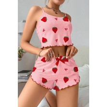 Efem İç Giyim Pembe Pamuklu Çilek Desenli Fırfırlı Şortlu Pijama Takımı Rahat Gecelik